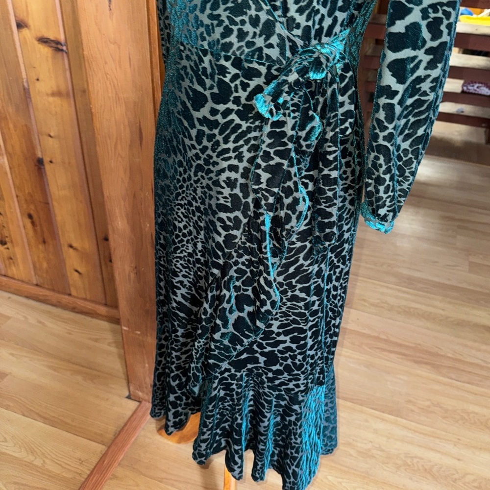 Calvin Klein size 4 velvet burnout Green Animal Print Long Sleeve Dress - Picture 3 of 12